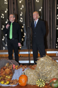 Bürgermeister Christof Heller und Klaus Kummer begrüßen Gäste und Teilnehmer