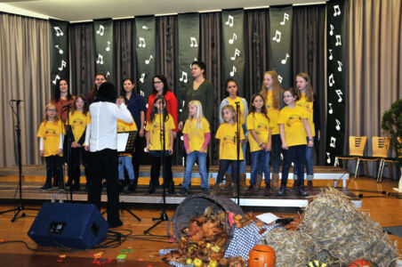 Kinderchor Kleebachspatzen gemeinsam mit Jugendchor Paraiso